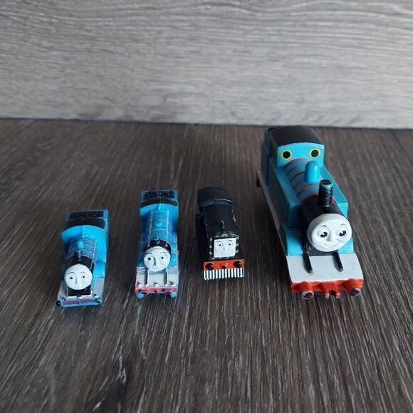Thomas the Train & Friends Lot Mini Cake Topper 4 Toys Tank Engines Plastic - Picture 2 of 4